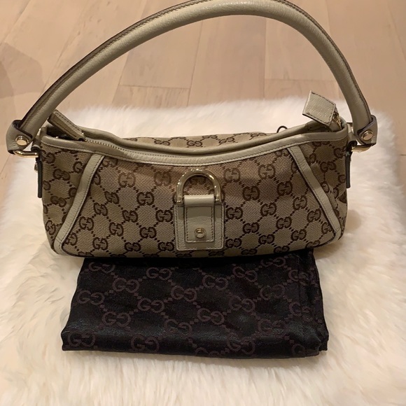 Gucci Handbags - Authentic Gucci Abbey GG canvas pochette